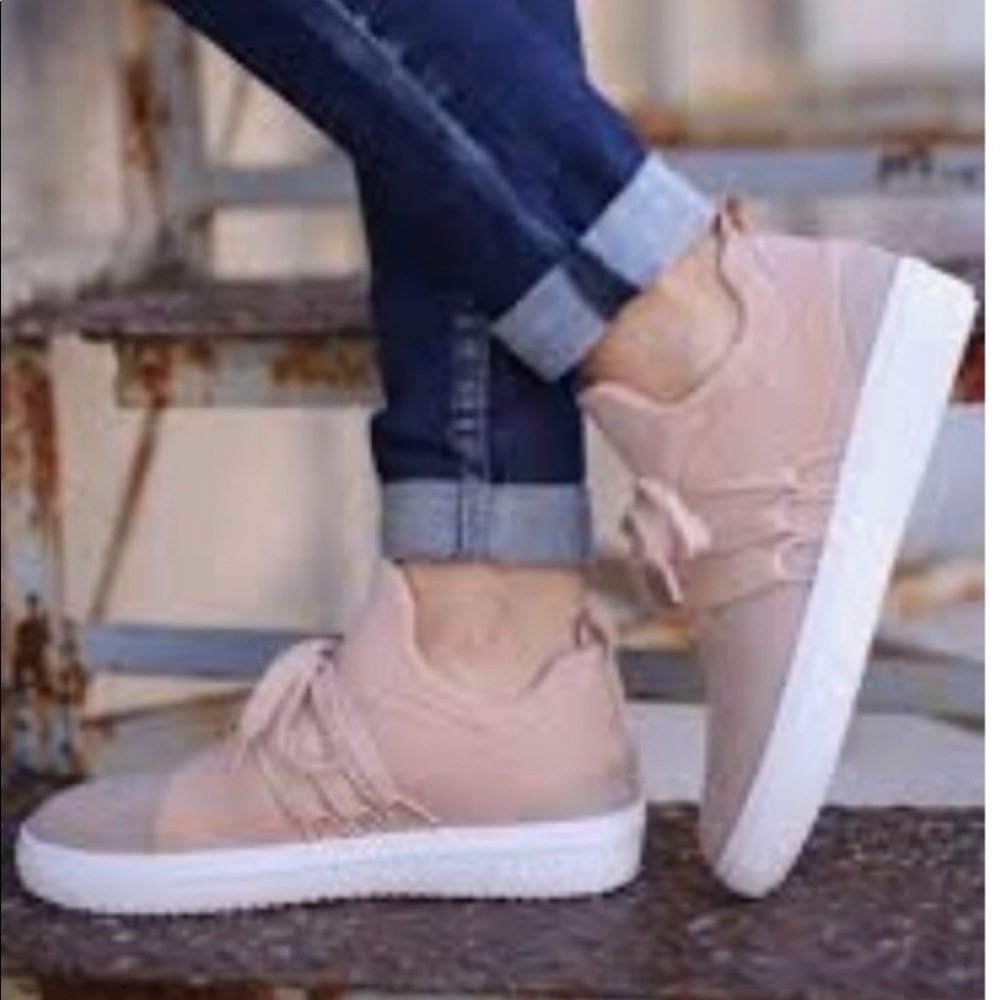 Steve Madden Lancer Sneakers (blush)